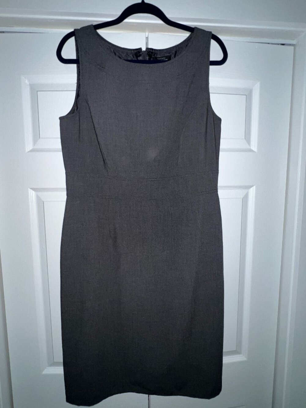 Tahari Arthur S. Levine Dress Women’s Size 12 Gray Sleeveless Sheath